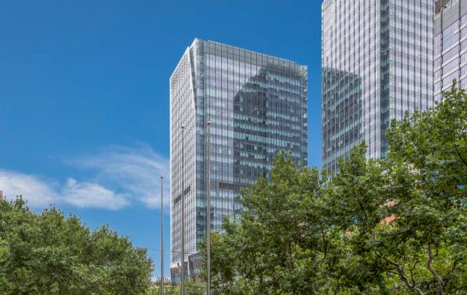 上海環(huán)貿(mào)廣場：集辦公、購物、住宅于一體的綜合性大樓