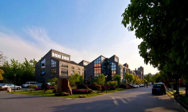 上海2577創(chuàng)意大院：雙層寬敞空間，靈活滿足創(chuàng)意企業(yè)需求