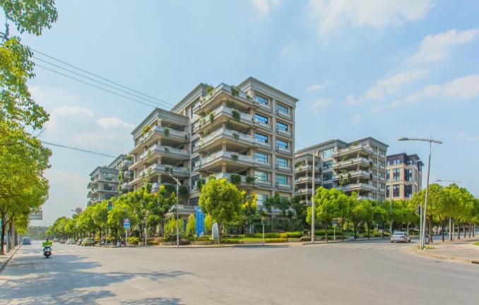 上海湯泉國際大廈：多條公交線路匯聚，員工上下班無憂