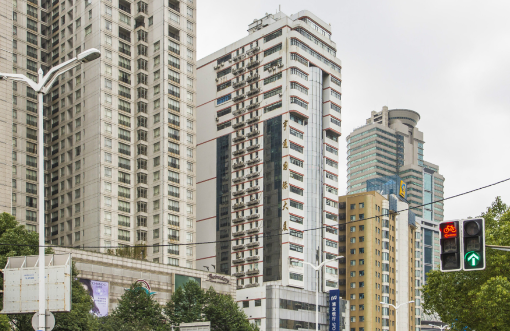 上海亨通國際大廈：交通便利，多條公交線直達(dá)